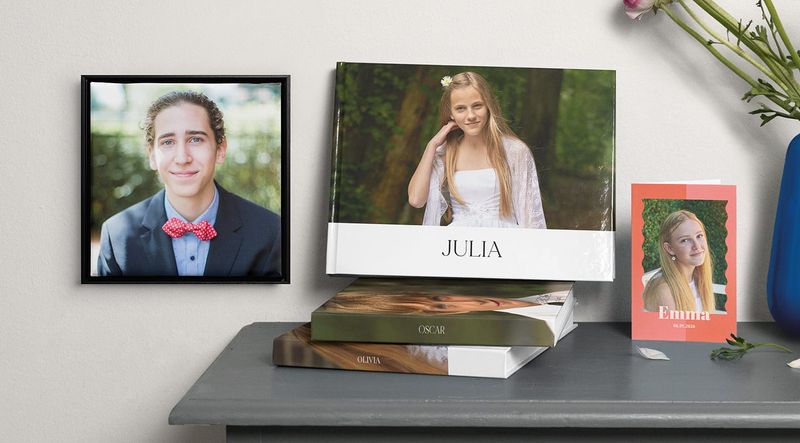 Et udvalg af kort, små fotobøger og vægdekorationer