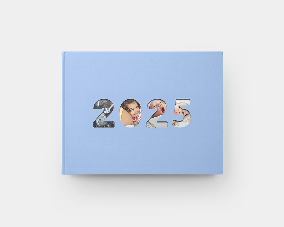 Årbog med vindue i omslag