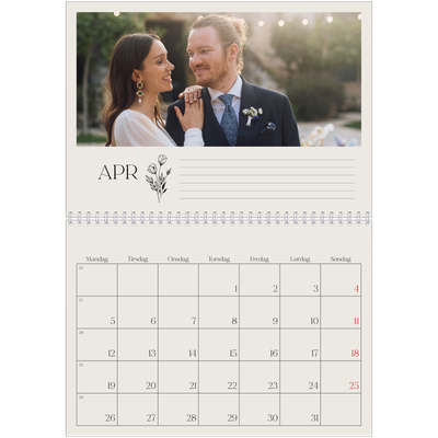 Fotokalender A4 dobbelt (30 x 40 cm) — Initialer i blomst [April]