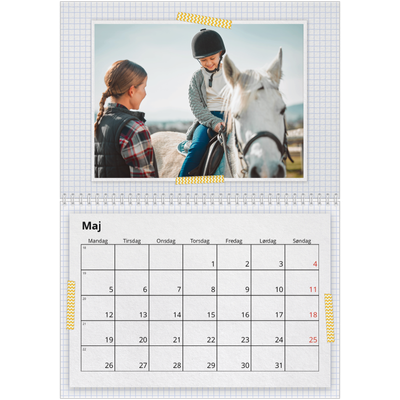 Fotokalender A4 dobbelt (30 x 40 cm) — Naturmatriale og tape [kalender forside]