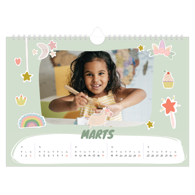 Fotokalender A4 — Regnbue enhjørning [Marts]