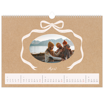A3 Foto Kalender — Ramme med sløjfe [April]