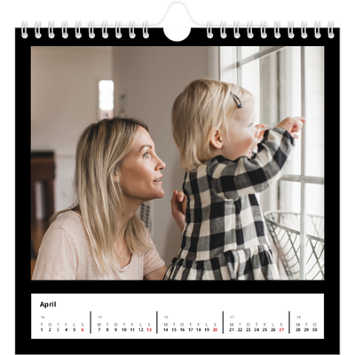 Årskalender kvadratisk — Sort ramme [April]