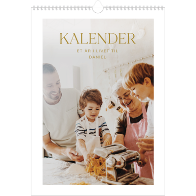 Årskalender A3 — Guld stor skrift [kalender forside]