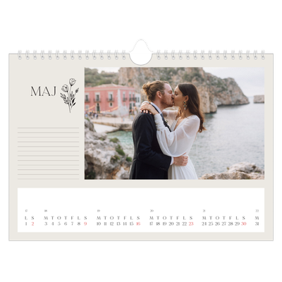 Fotokalender A4 — Initialer i blomst [Maj]
