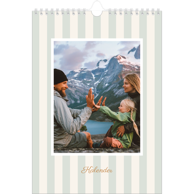 Fotokalender A4 (20 x 30 cm) — Skrift og striber [kalender forside]