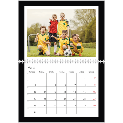 Fotokalender A4 dobbelt (30 x 40 cm) — Sort baggrund [Marts]