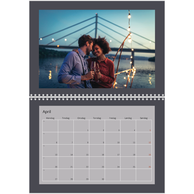 Fotokalender A4 dobbelt (30 x 40 cm) — Stilrene farver [April]