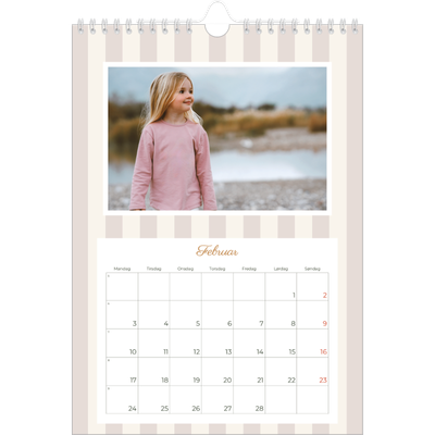 Fotokalender A4 (20 x 30 cm) — Skrift og striber [Februar]