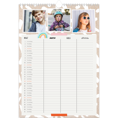Familiekalender A3  — Rustik familiekalender - familie på 3 [kalender forside]