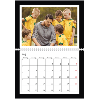 Fotokalender A4 dobbelt (30 x 40 cm) — Sort baggrund [kalender forside]