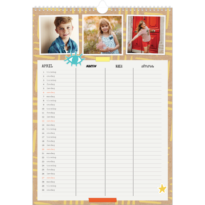 Familiekalender A3  — Rustik familiekalender - familie på 3 [April]