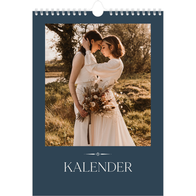 Fotokalender A4 (20 x 30 cm) — Skifer & seriffer [kalender forside]