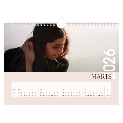 Fotokalender A4 — Overlappende tekst [Marts]