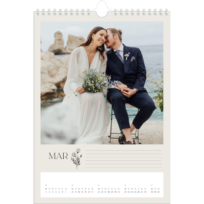 Fotokalender A4 (20 x 30 cm) — Initialer i blomst [Marts]