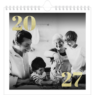 Årskalender kvadratisk — Store tal i glitter [kalender forside]