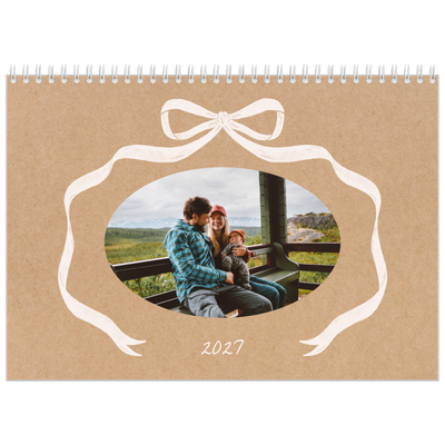 Fotokalender A4 dobbelt (30 x 40 cm) — Ramme med sløjfe [kalender forside]