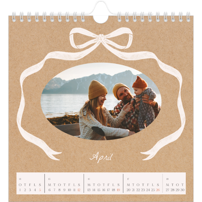 Årskalender kvadratisk — Ramme med sløjfe [April]