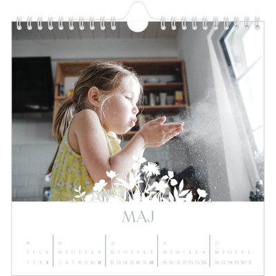 Årskalender kvadratisk — Blomstmotiv [kalender forside]