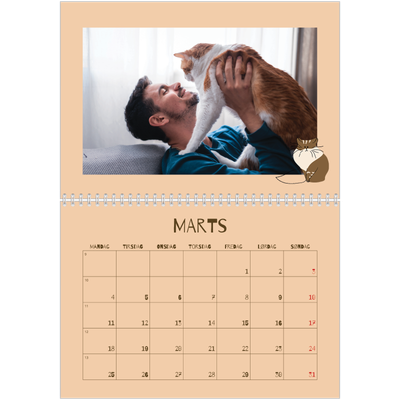 Fotokalender A4 dobbelt (30 x 40 cm) — legesyg killing [Marts]