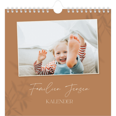 Årskalender kvadratisk — Nede på jorden [kalender forside]