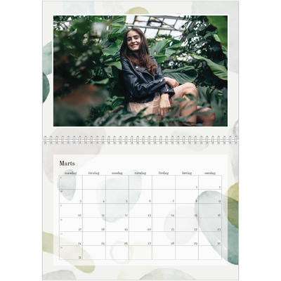 Fotokalender A4 dobbelt (30 x 40 cm) — Akvarelspot [Marts]