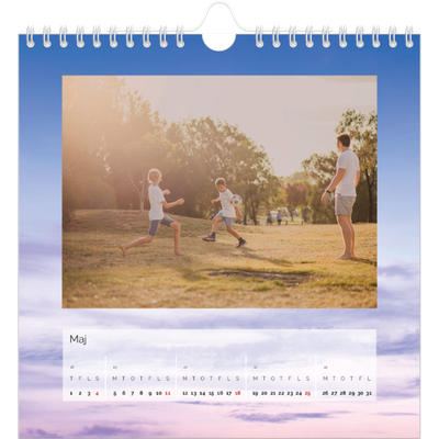 Årskalender kvadratisk — Skyer [kalender forside]