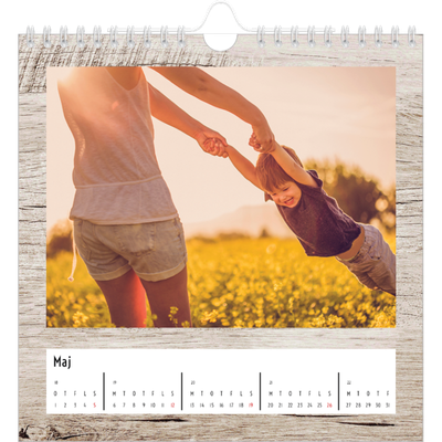 Årskalender kvadratisk — Paneler i træ [kalender forside]