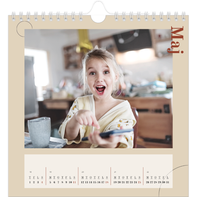 Årskalender kvadratisk — Asymmetrisk tekst [kalender forside]