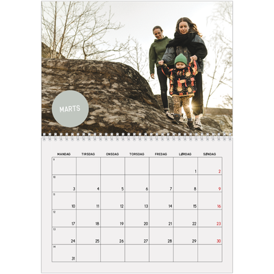Fotokalender A4 dobbelt (30 x 40 cm) — Fotoklistermærke [Marts]
