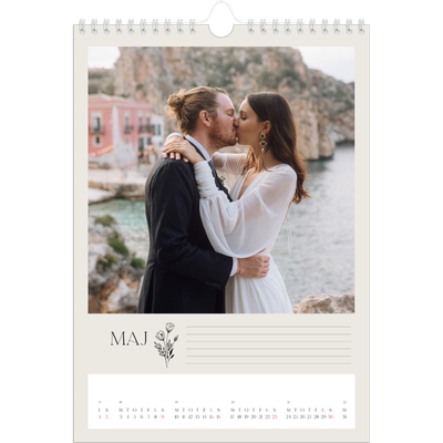 Fotokalender A4 (20 x 30 cm) — Initialer i blomst [Maj]