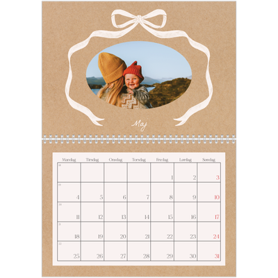 Fotokalender A4 dobbelt (30 x 40 cm) — Ramme med sløjfe [kalender forside]