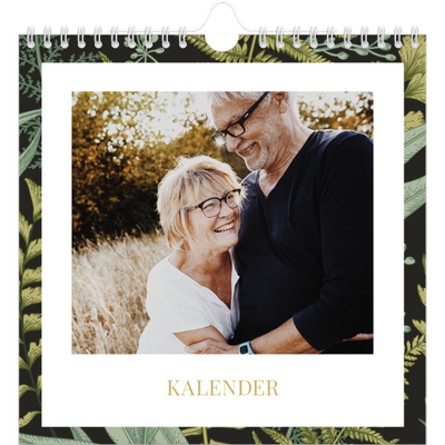 Årskalender kvadratisk — Blomstret tapet [kalender forside]