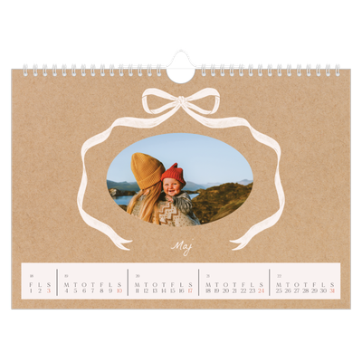 Fotokalender A4 — Ramme med sløjfe [kalender forside]