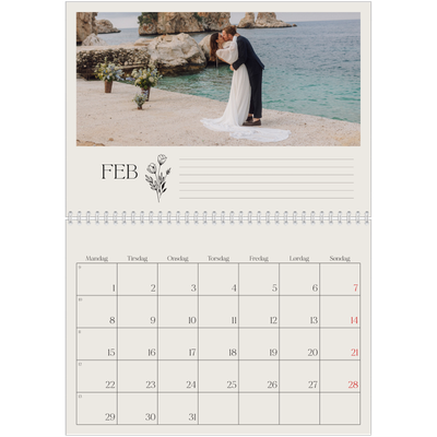 Fotokalender A4 dobbelt (30 x 40 cm) — Initialer i blomst [Februar]