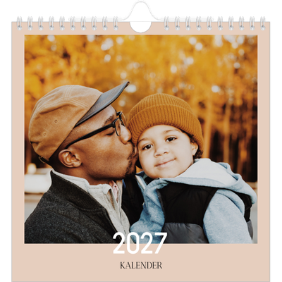 Årskalender kvadratisk — Overlappende tekst [kalender forside]