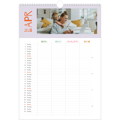Familiekalender A3  — Farverigt design - Familie på 4 [April]