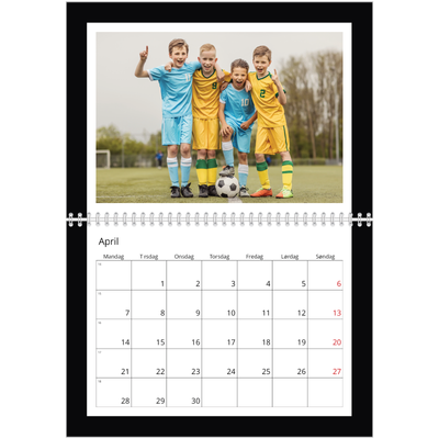 Fotokalender A4 dobbelt (30 x 40 cm) — Sort baggrund [April]