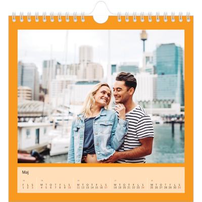 Årskalender kvadratisk — Stilrene farver [kalender forside]